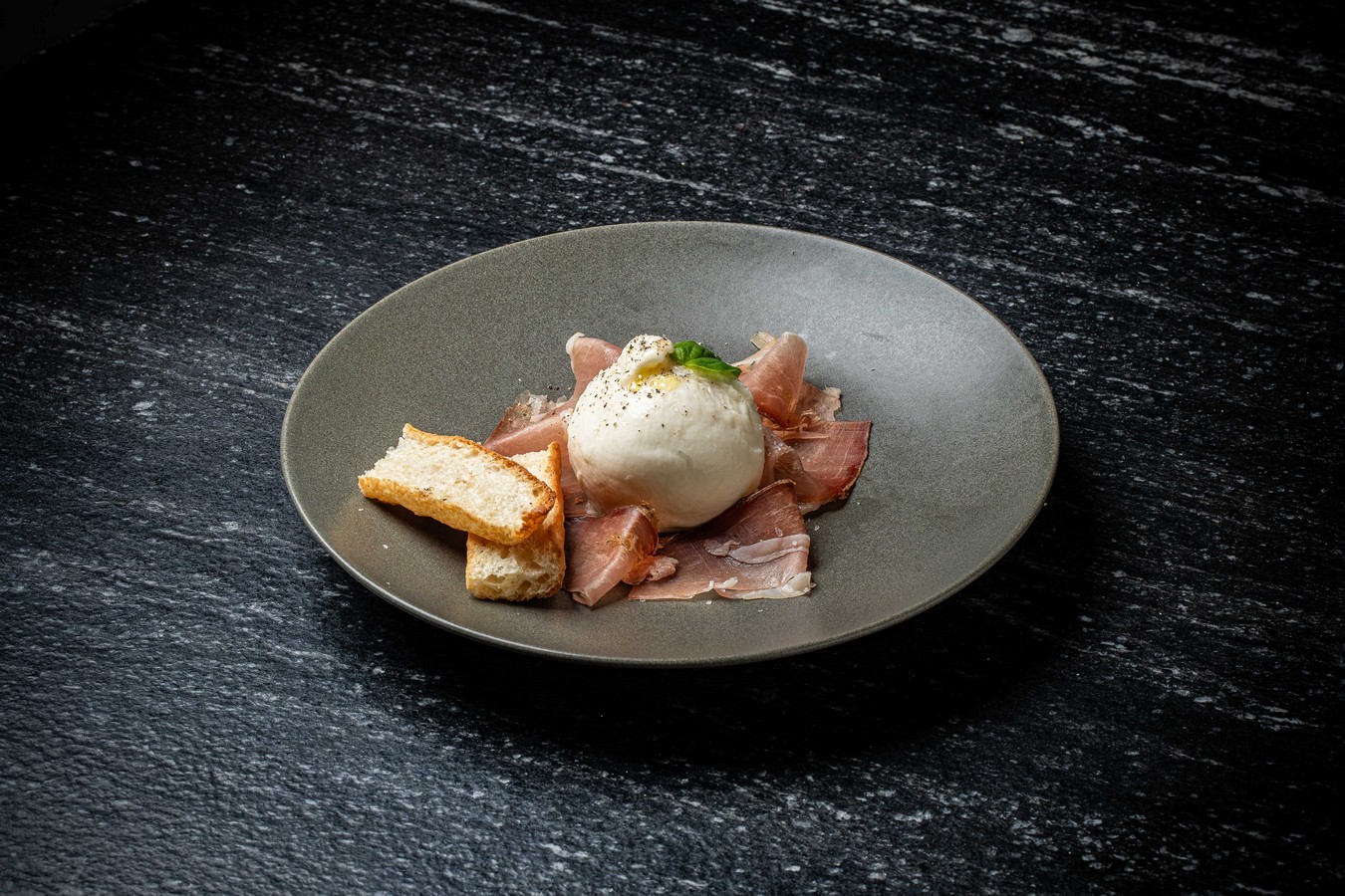 DR 258 Burrata e Crudo
